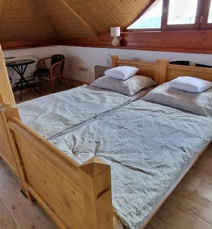 Paloznaki Nyaralo * Paloznak