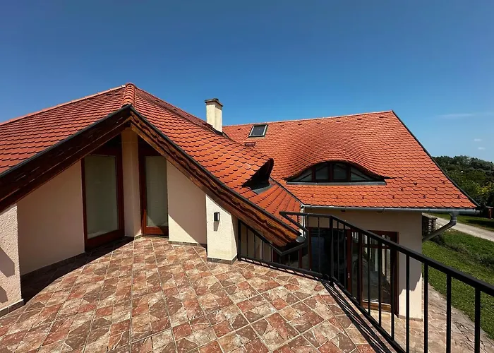 Paloznaki Nyaralo * Paloznak