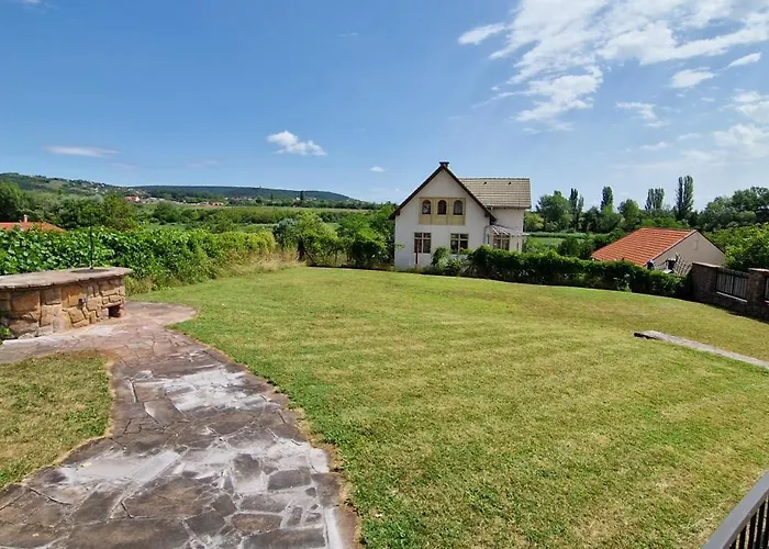 Paloznaki Nyaralo * Paloznak